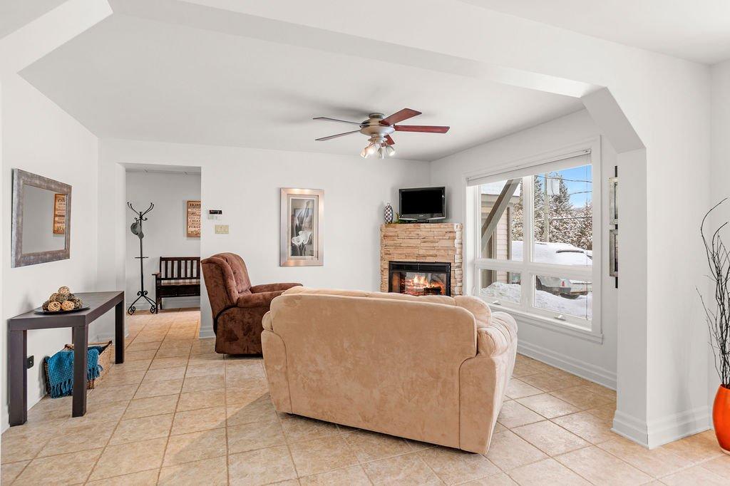 Bachelor - 48 - 48A Rue Des Trembles, Sainte-Marguerite-Du-Lac-Masson, QC - Indoor Photo Showing Living Room With Fireplace