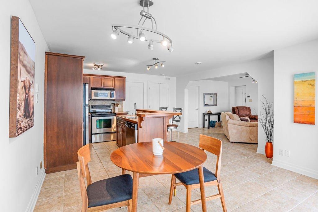 Bachelor - 48 - 48A Rue Des Trembles, Sainte-Marguerite-Du-Lac-Masson, QC - Indoor Photo Showing Other Room