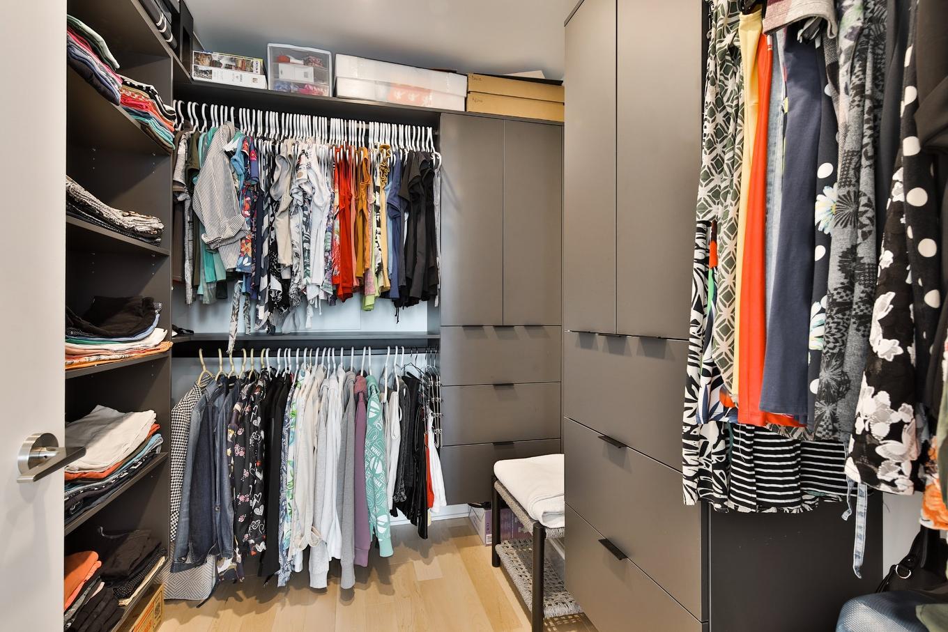 Walk-in closet - 2010-60 Rue De L'Éclipse, Brossard, QC - Indoor With Storage