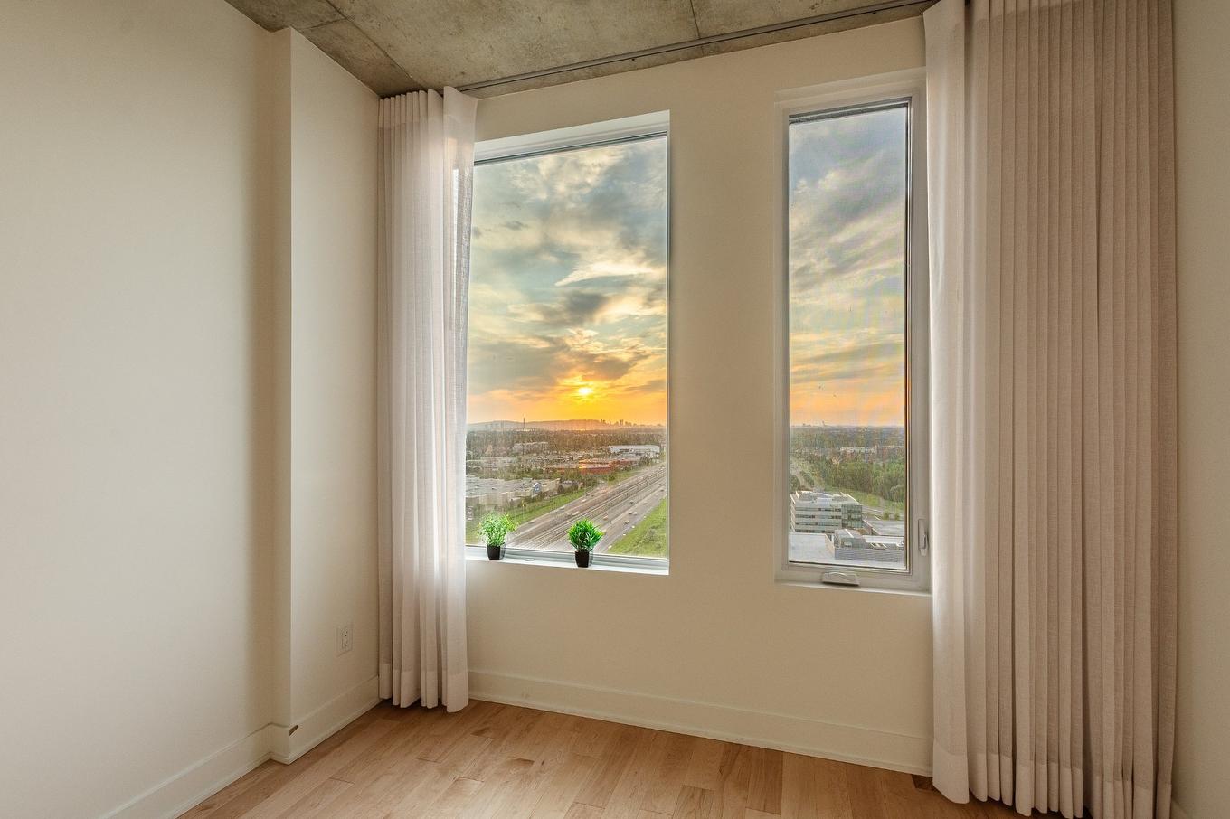 View - 2010-60 Rue De L'Éclipse, Brossard, QC - Indoor Photo Showing Other Room