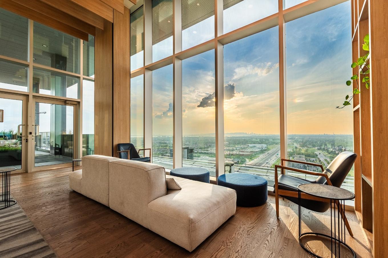 Common room - 2010-60 Rue De L'Éclipse, Brossard, QC - Indoor Photo Showing Living Room