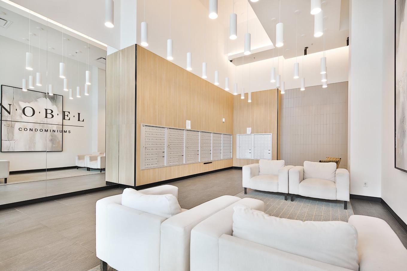 Hall - 2010-60 Rue De L'Éclipse, Brossard, QC - Indoor