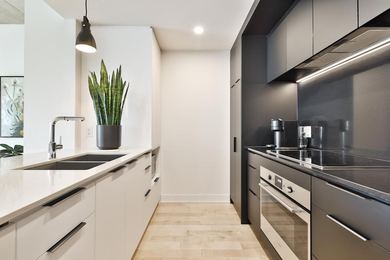 Kitchen - 2010-60 Rue De L'Éclipse, Brossard, QC - Indoor Photo Showing Kitchen With Double Sink With Upgraded Kitchen