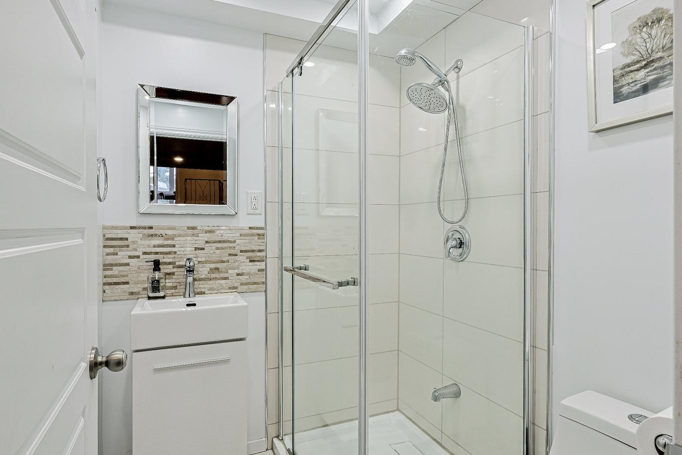 Salle de bains - 12184 Av. Colbert, Montréal (Ahuntsic-Cartierville), QC - Indoor Photo Showing Bathroom