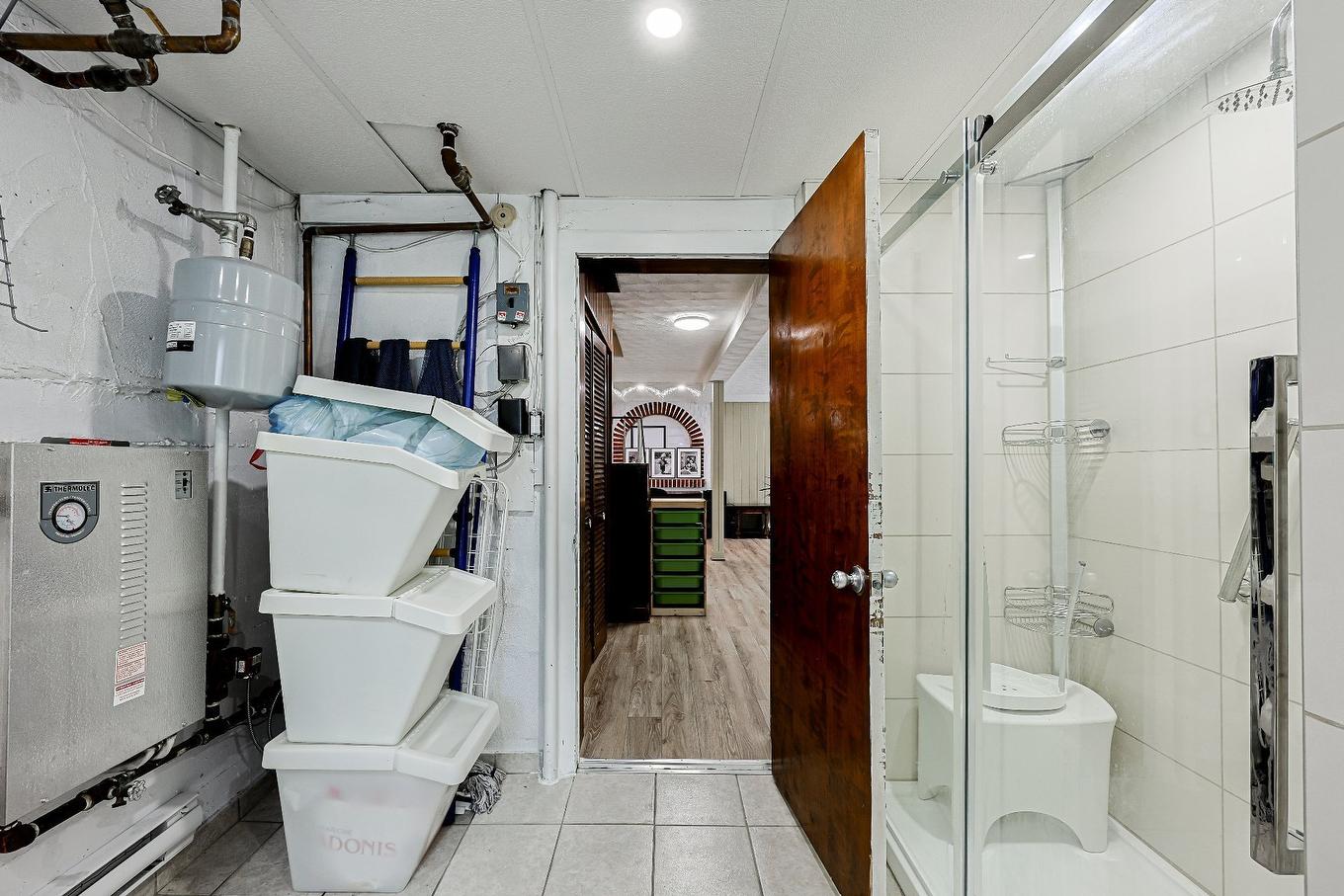 Salle de lavage - 12184 Av. Colbert, Montréal (Ahuntsic-Cartierville), QC - Indoor Photo Showing Bathroom