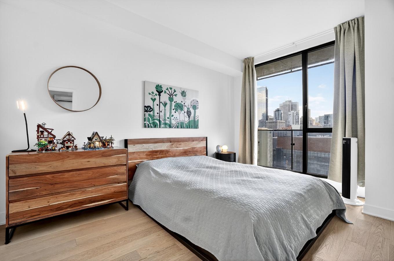 Primary bedroom - 1223-1 Boul. De Maisonneuve O., Montréal (Ville-Marie), QC - Indoor Photo Showing Bedroom