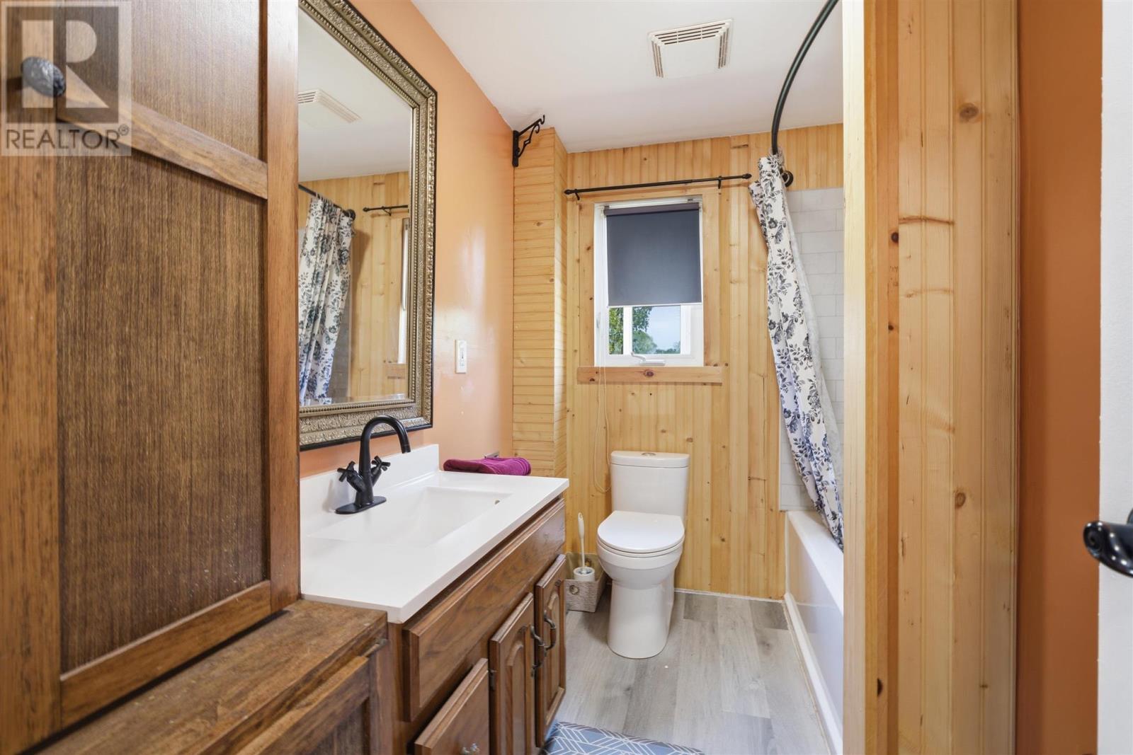 21 Eley Rd, Iron Bridge, ON - Indoor Photo Showing Bathroom