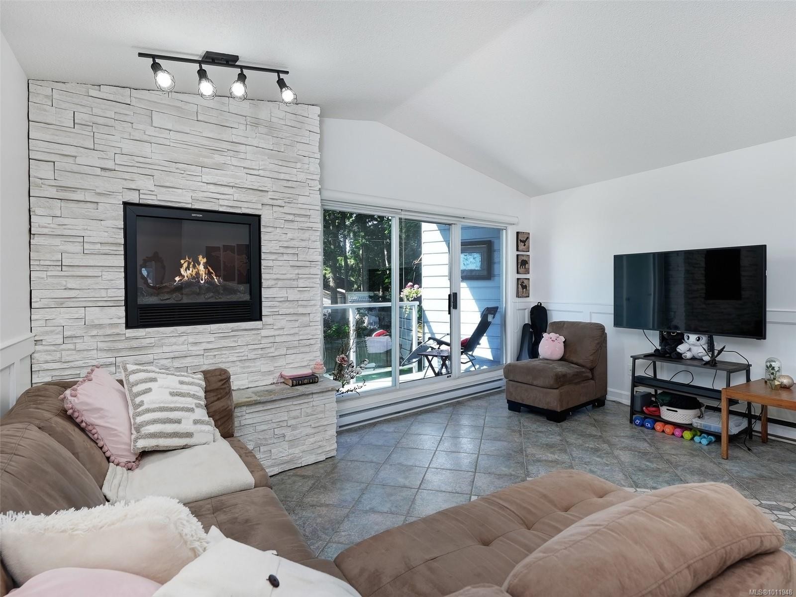 5-6110 Seabroom Rd, Sooke, BC