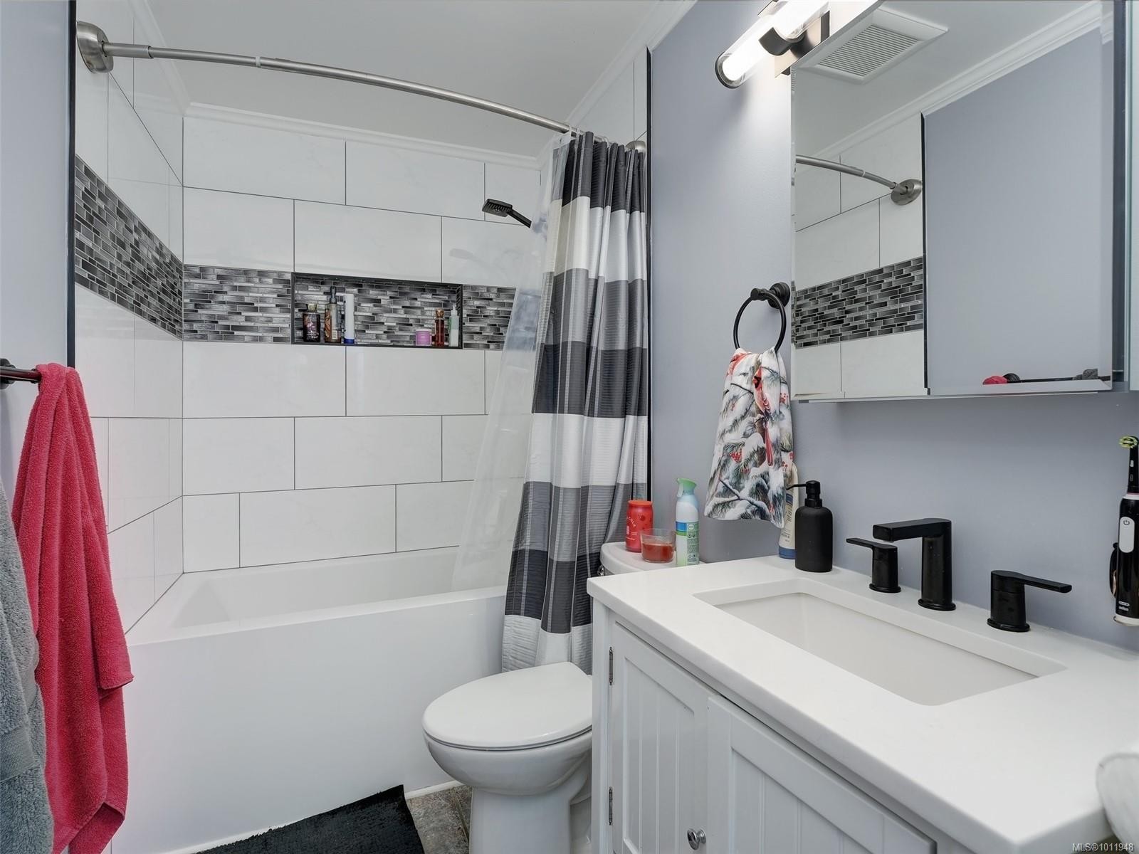 5-6110 Seabroom Rd, Sooke, BC