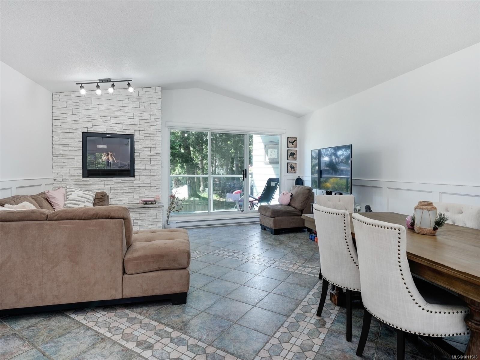 5-6110 Seabroom Rd, Sooke, BC