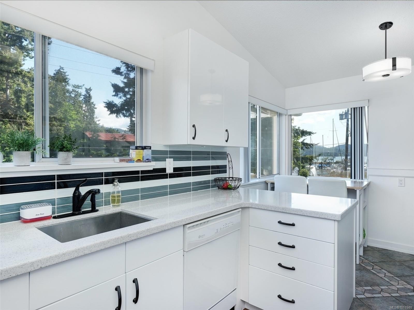 5-6110 Seabroom Rd, Sooke, BC