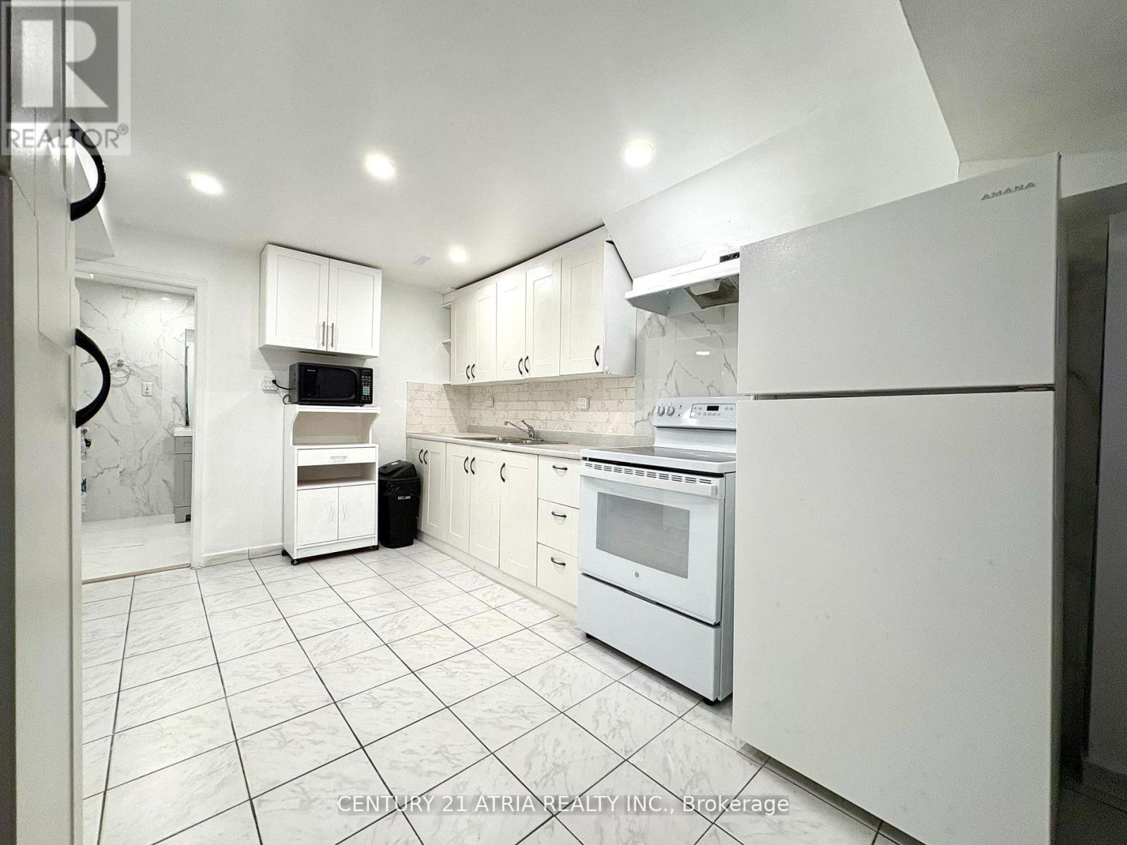 Bsmt - 508 Lightfoot Place, Pickering, ON - Indoor Photo Showing Kitchen