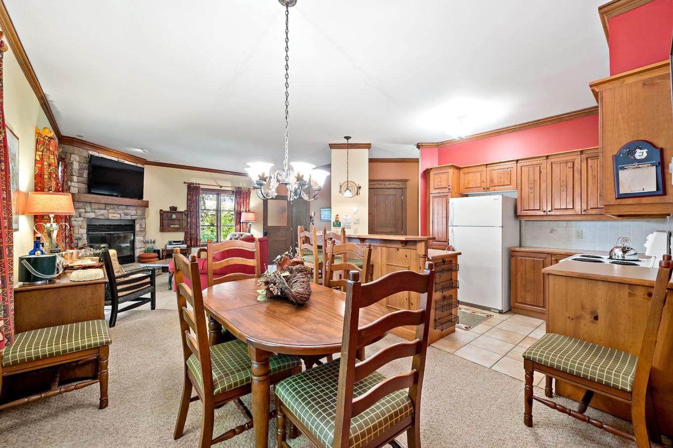 Dining room - 4-236 Ch. De La Forêt, Mont-Tremblant, QC - Indoor Photo Showing Dining Room With Fireplace