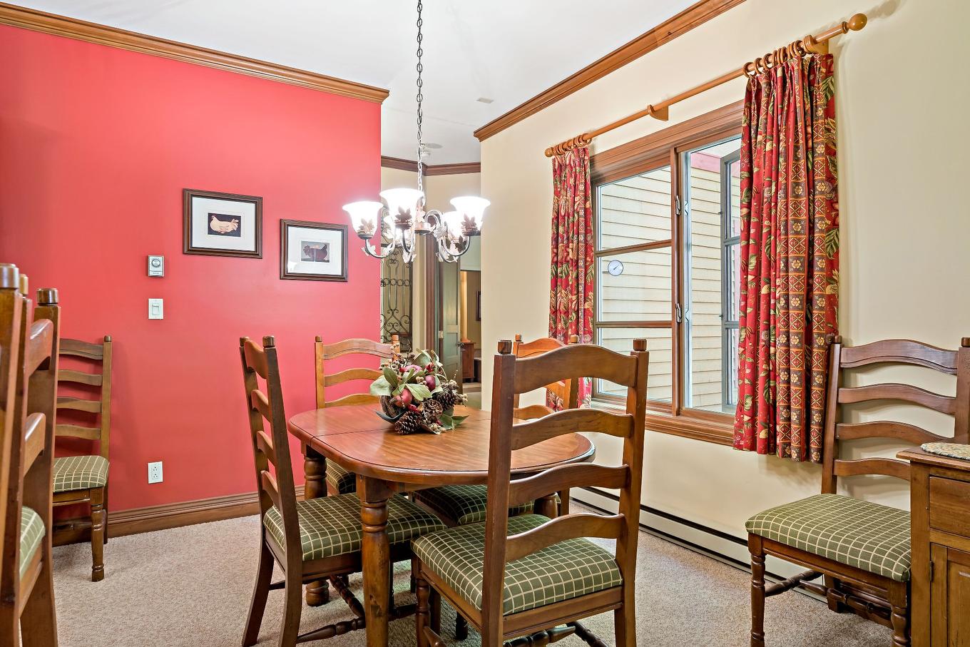 Dining room - 4-236 Ch. De La Forêt, Mont-Tremblant, QC - Indoor Photo Showing Dining Room
