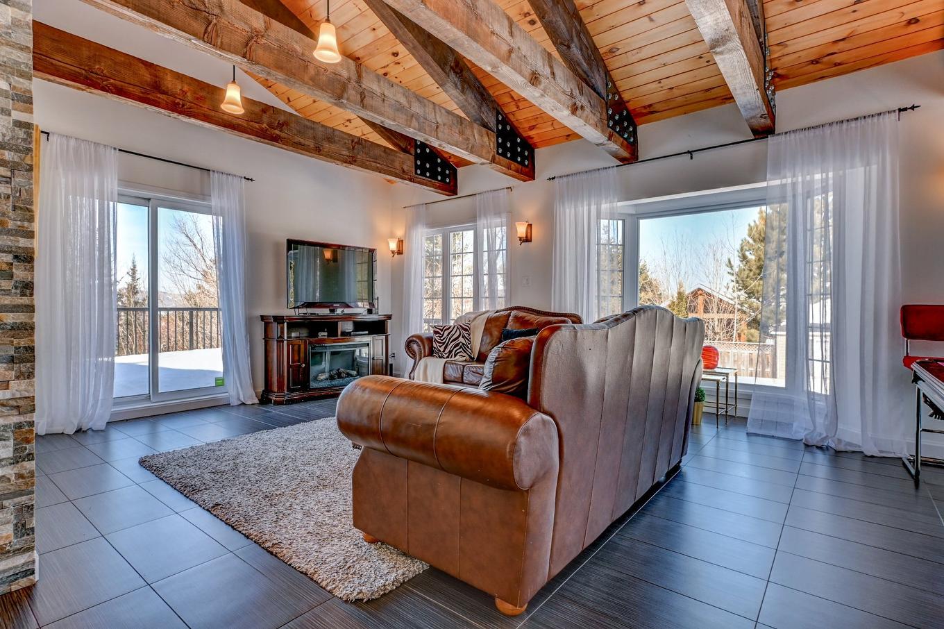 Family room - 930 Rue Du Boisé, Sainte-Adèle, QC - Indoor Photo Showing Other Room