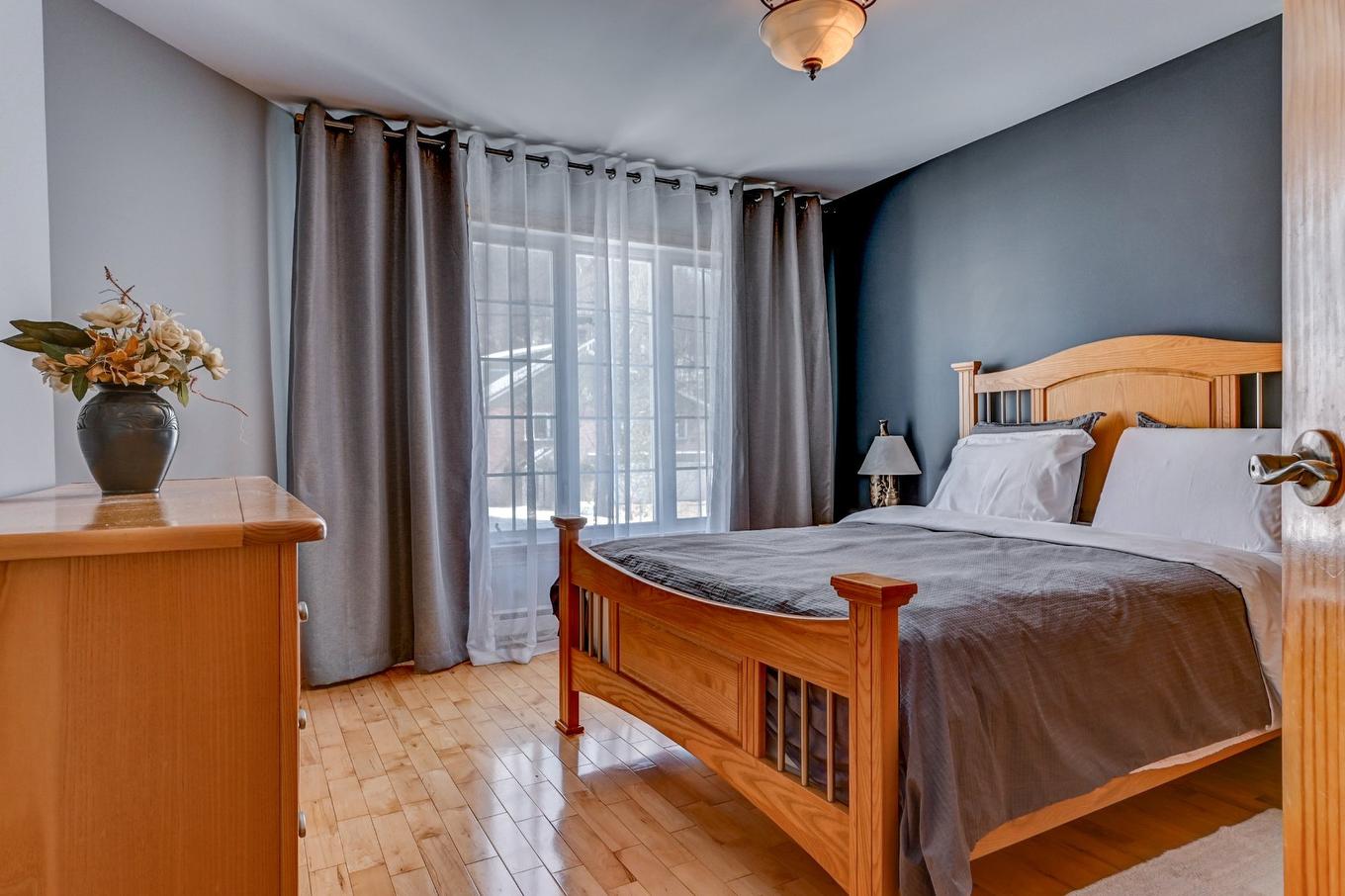 Primary bedroom - 930 Rue Du Boisé, Sainte-Adèle, QC - Indoor Photo Showing Bedroom