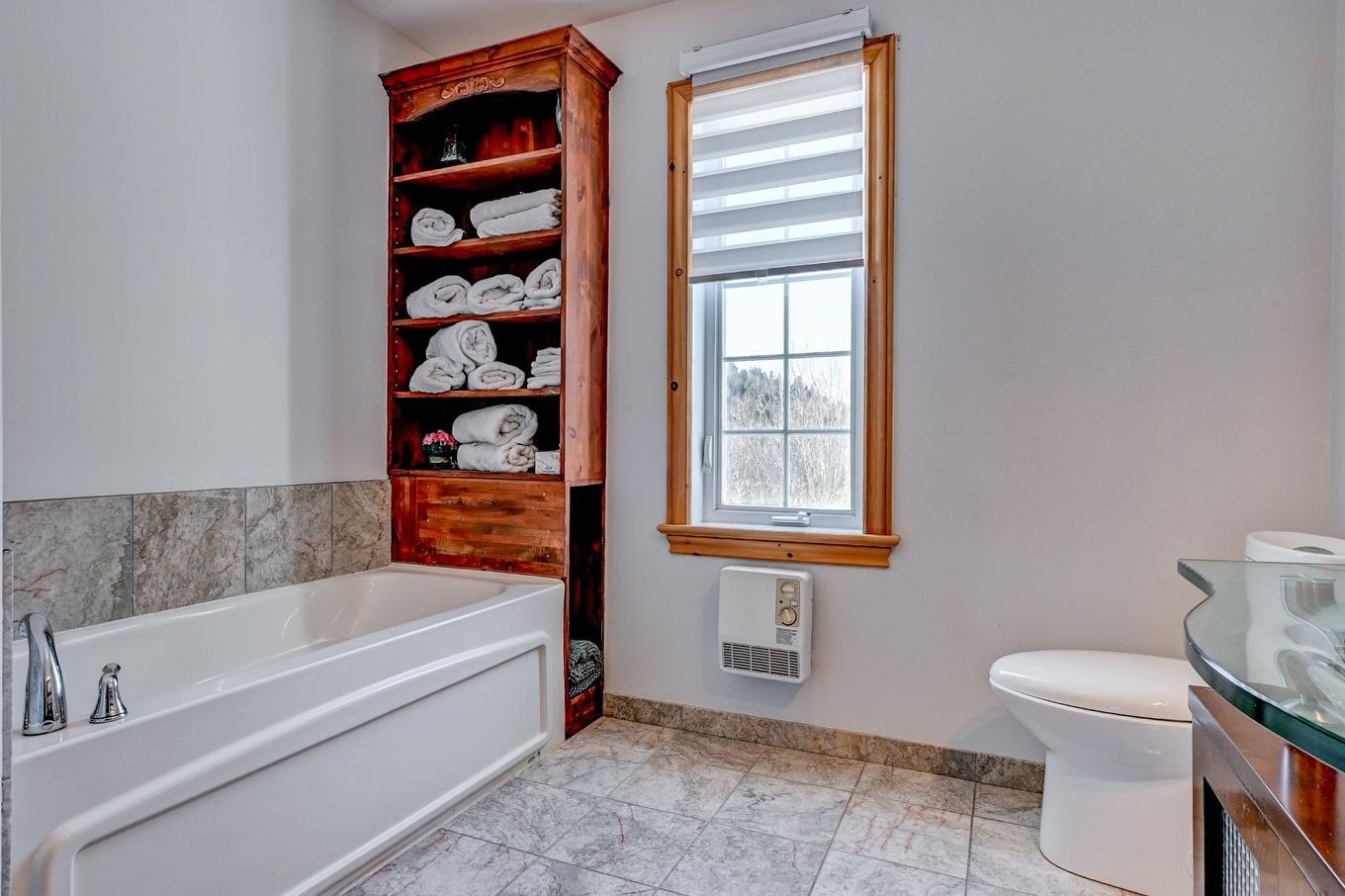 Bathroom - 930 Rue Du Boisé, Sainte-Adèle, QC - Indoor Photo Showing Bathroom