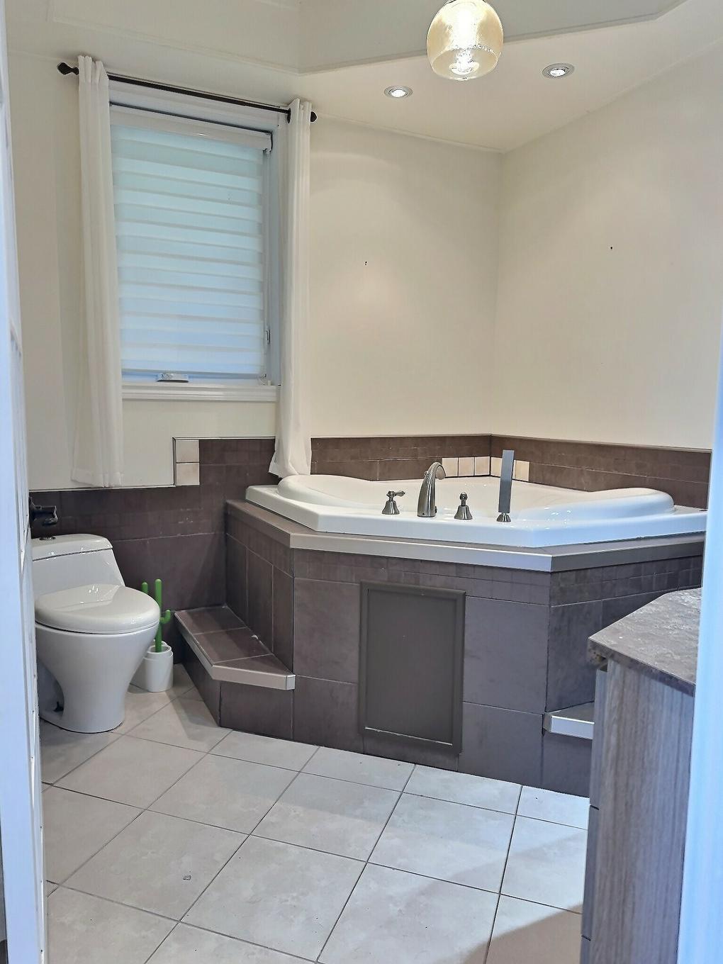 Salle de bains attenante à la CCP - 15 Rue De La Montagne, Ville-Marie, QC - Indoor Photo Showing Bathroom