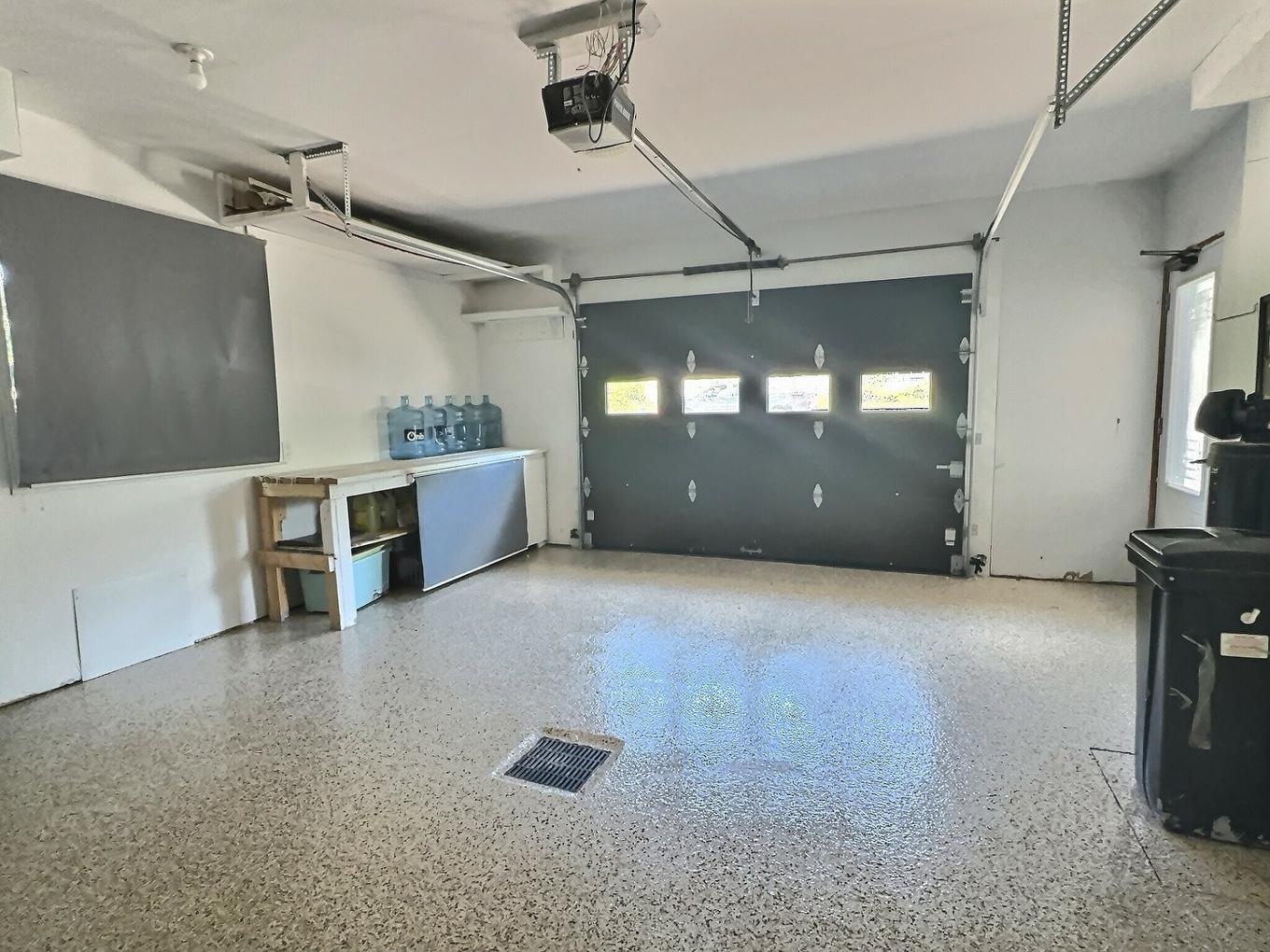 Garage - 15 Rue De La Montagne, Ville-Marie, QC - Indoor Photo Showing Garage