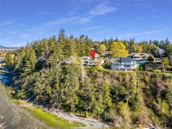 145 Manor Pl Comox, BC V9M 1C6