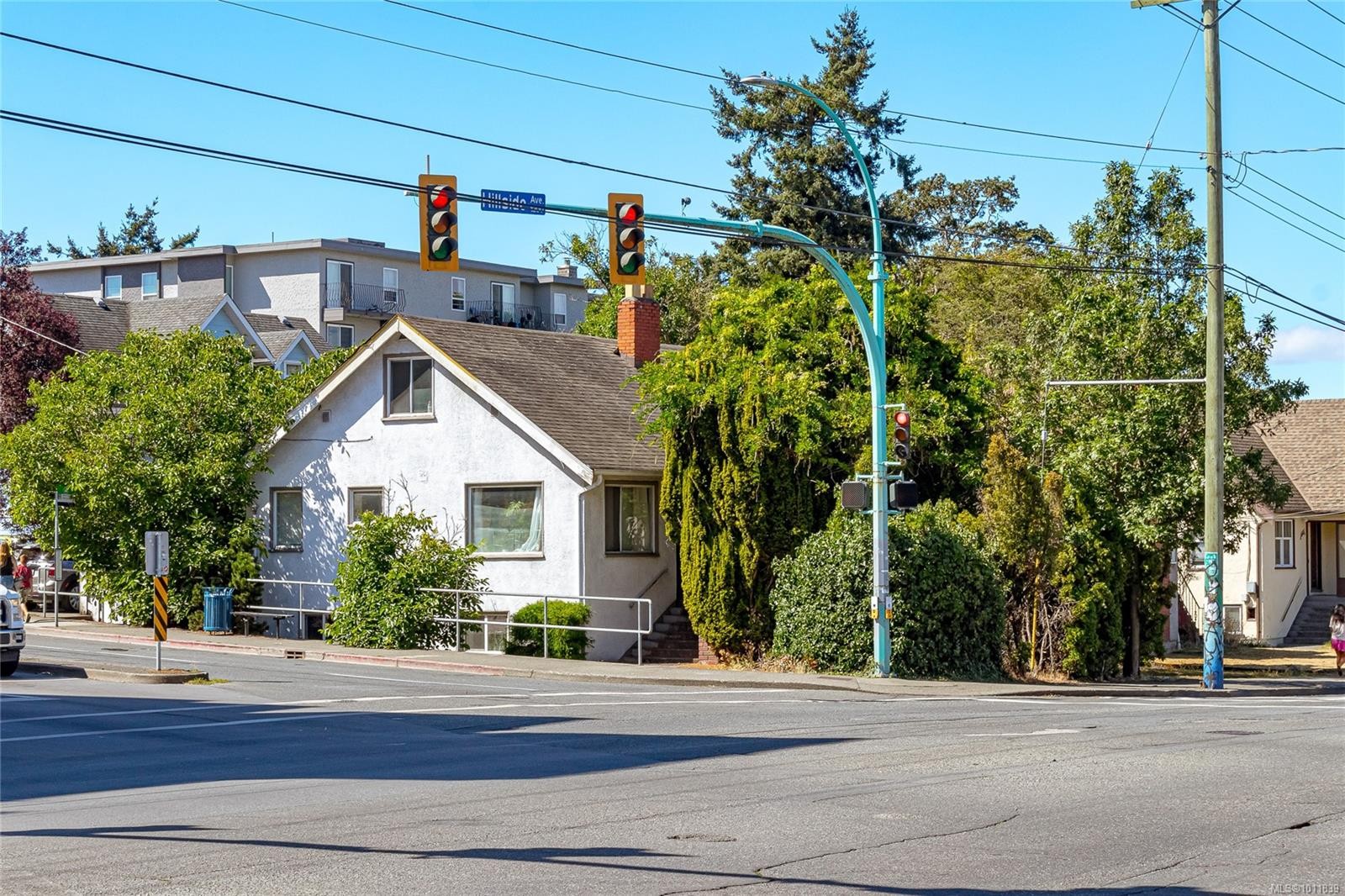 1237 Hillside Ave, Victoria, BC