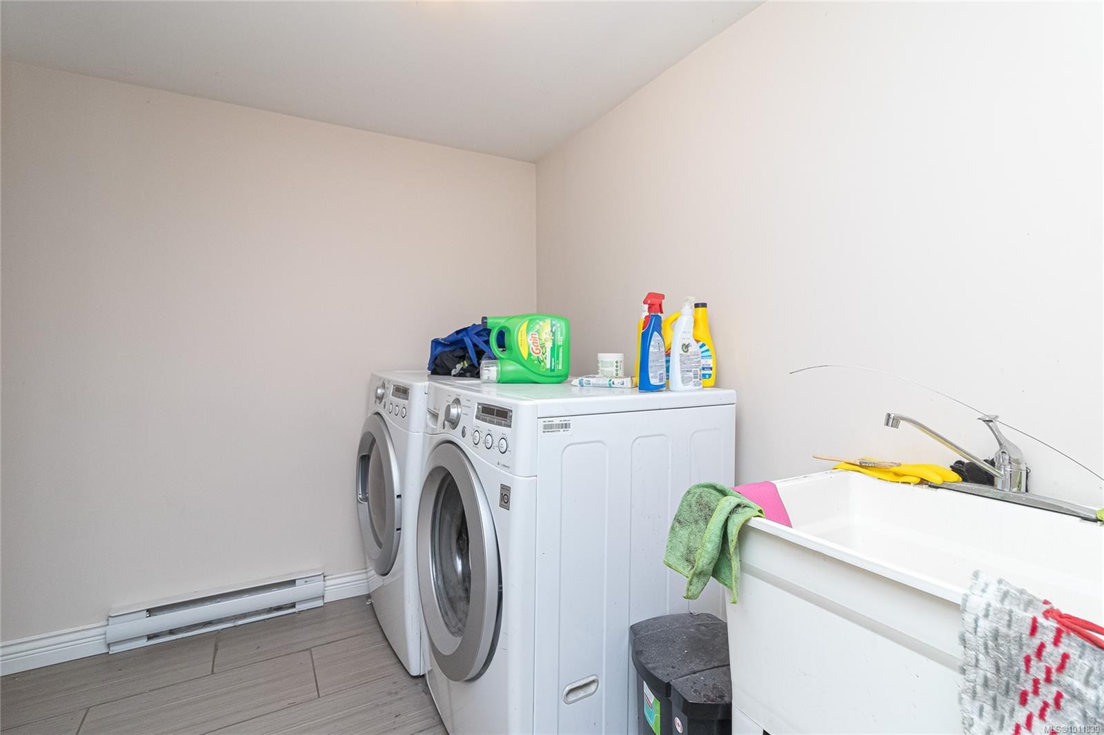 1237 Hillside Ave, Victoria, BC