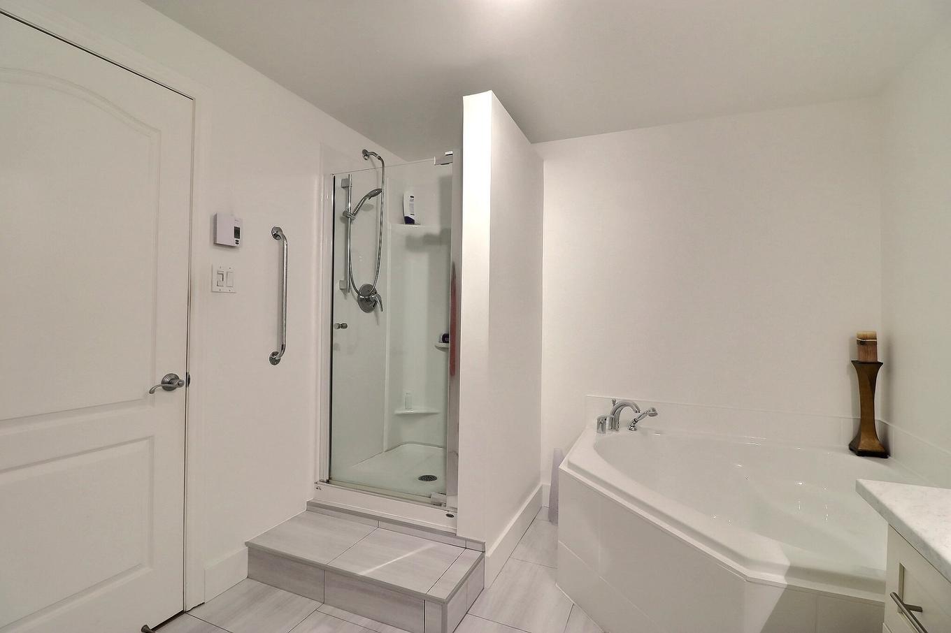 Salle de bains - 103A-2355 Rue Du Barachois, Québec (Les Rivières), QC - Indoor Photo Showing Bathroom