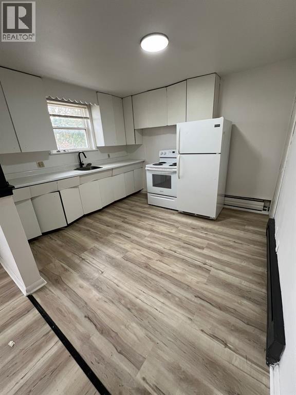 1742 Confederation Line Unit# 8, Sarnia, ON - Indoor Photo Showing Kitchen