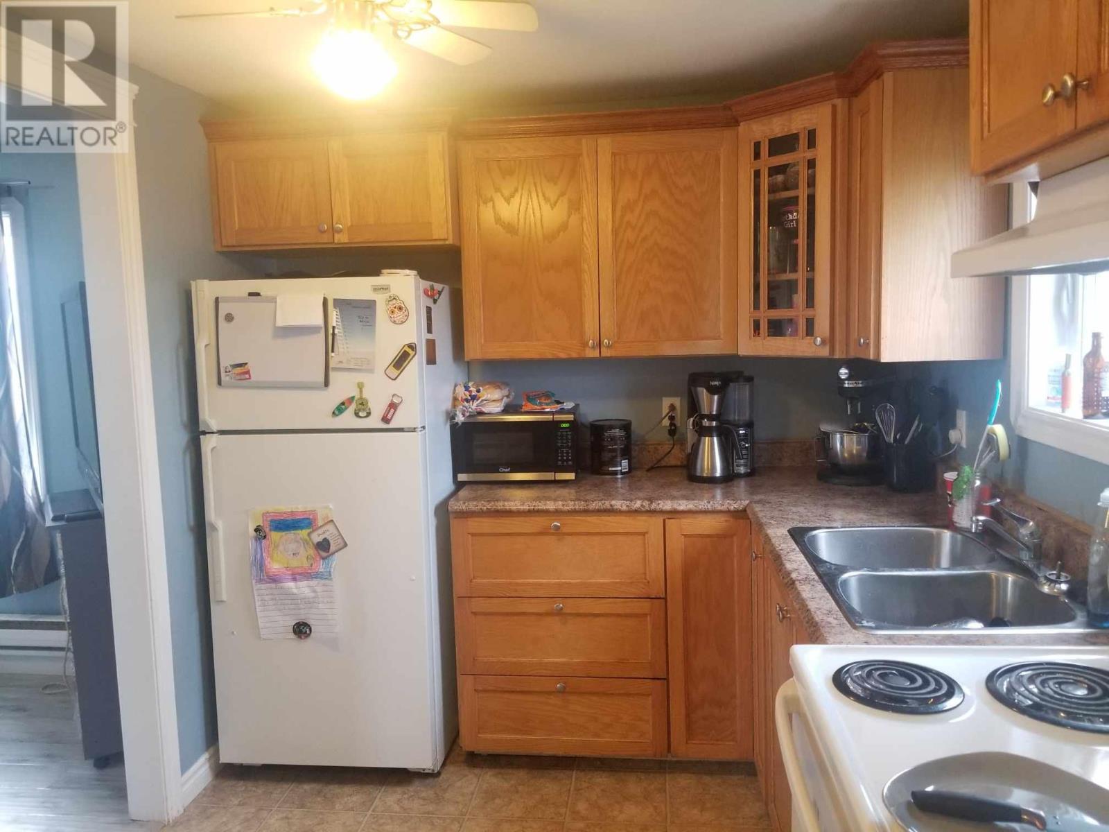 16 Currie Avenue, Channel-Port Aux Basques, NL - Indoor Photo Showing Kitchen With Double Sink