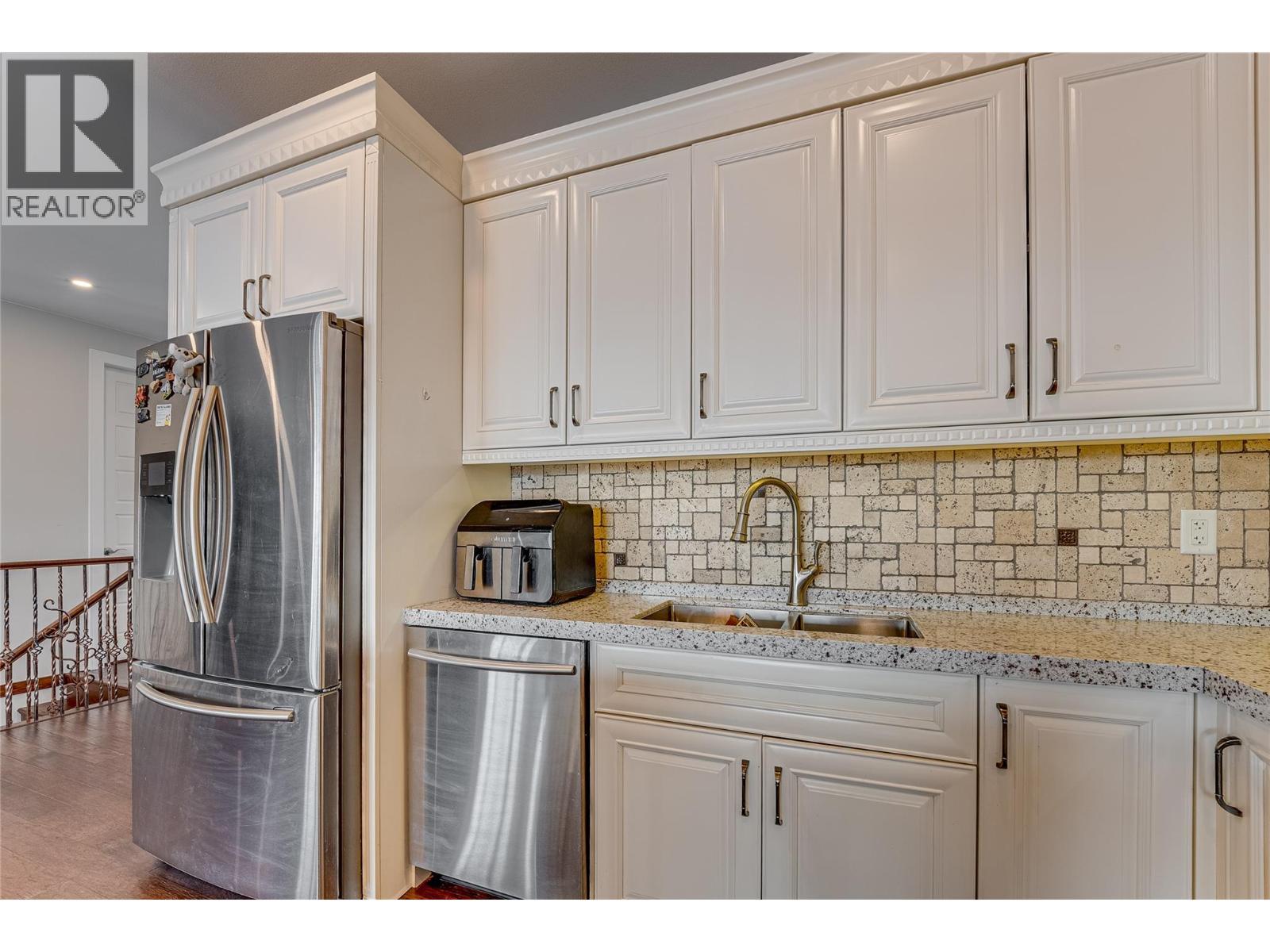 7429 Sun Peaks Drive, Vernon, BC - Indoor Photo Showing Kitchen With Double Sink
