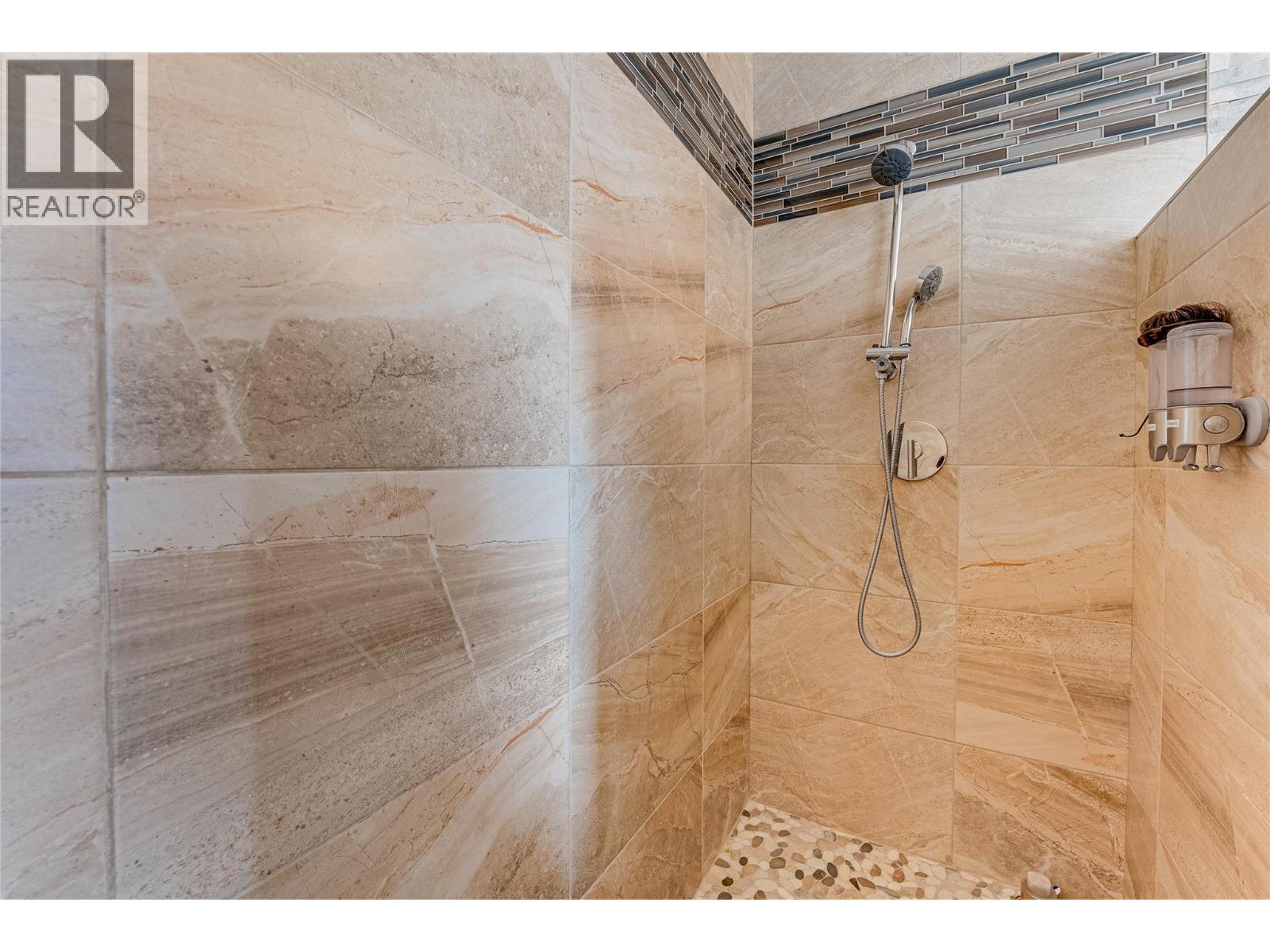 7429 Sun Peaks Drive, Vernon, BC - Indoor Photo Showing Bathroom