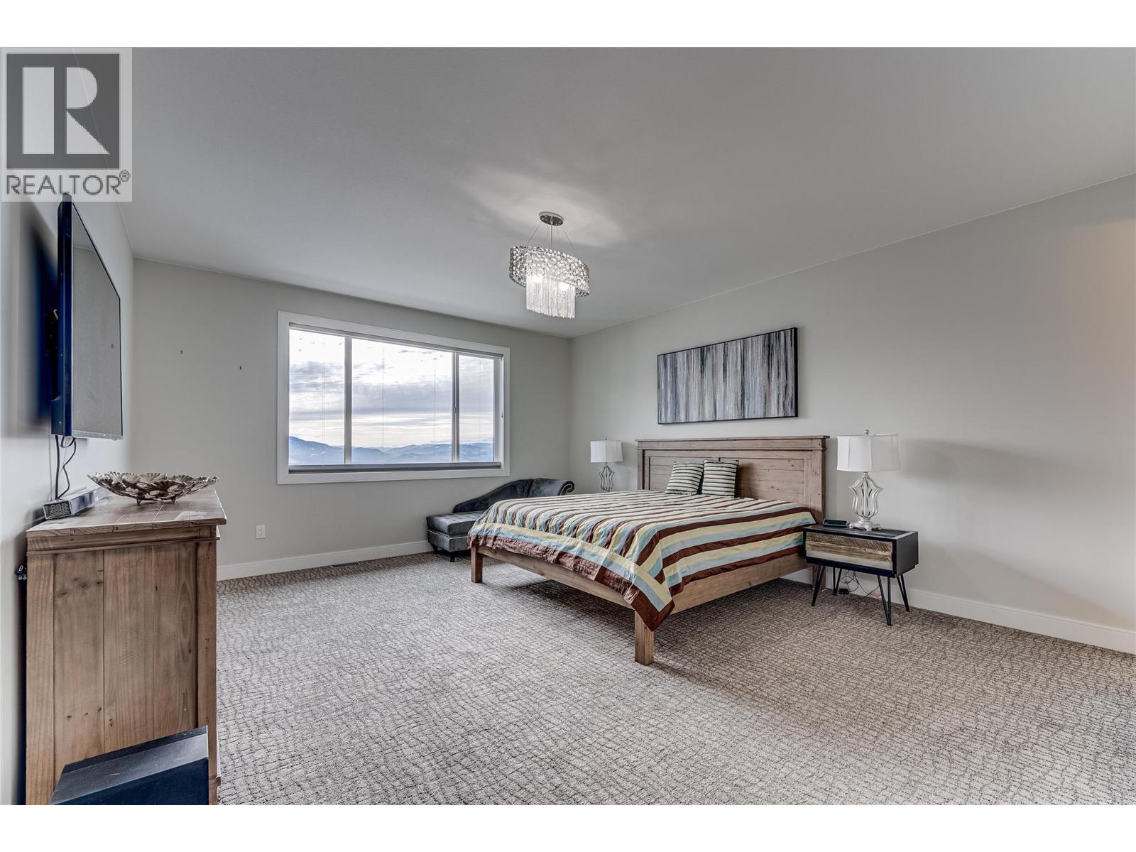 7429 Sun Peaks Drive, Vernon, BC - Indoor Photo Showing Bedroom
