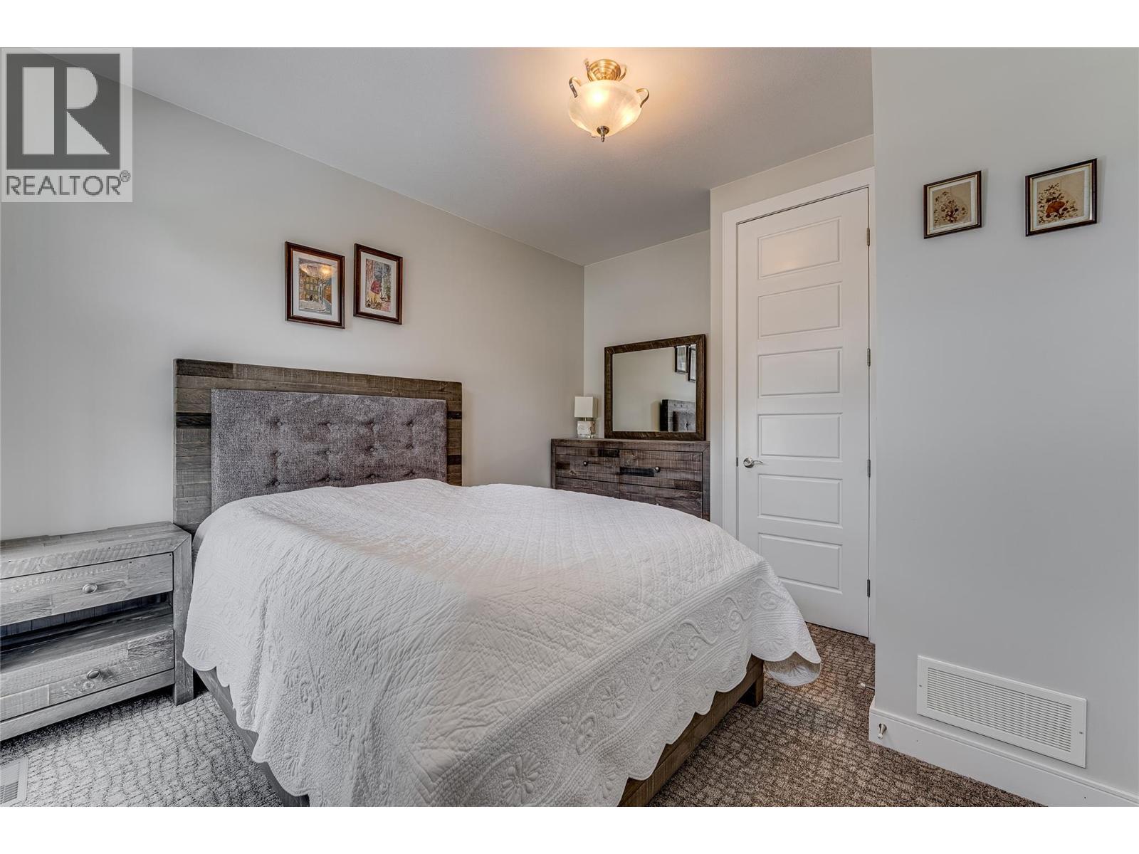 7429 Sun Peaks Drive, Vernon, BC - Indoor Photo Showing Bedroom