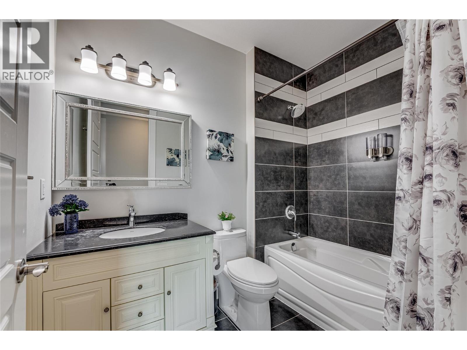 7429 Sun Peaks Drive, Vernon, BC - Indoor Photo Showing Bathroom