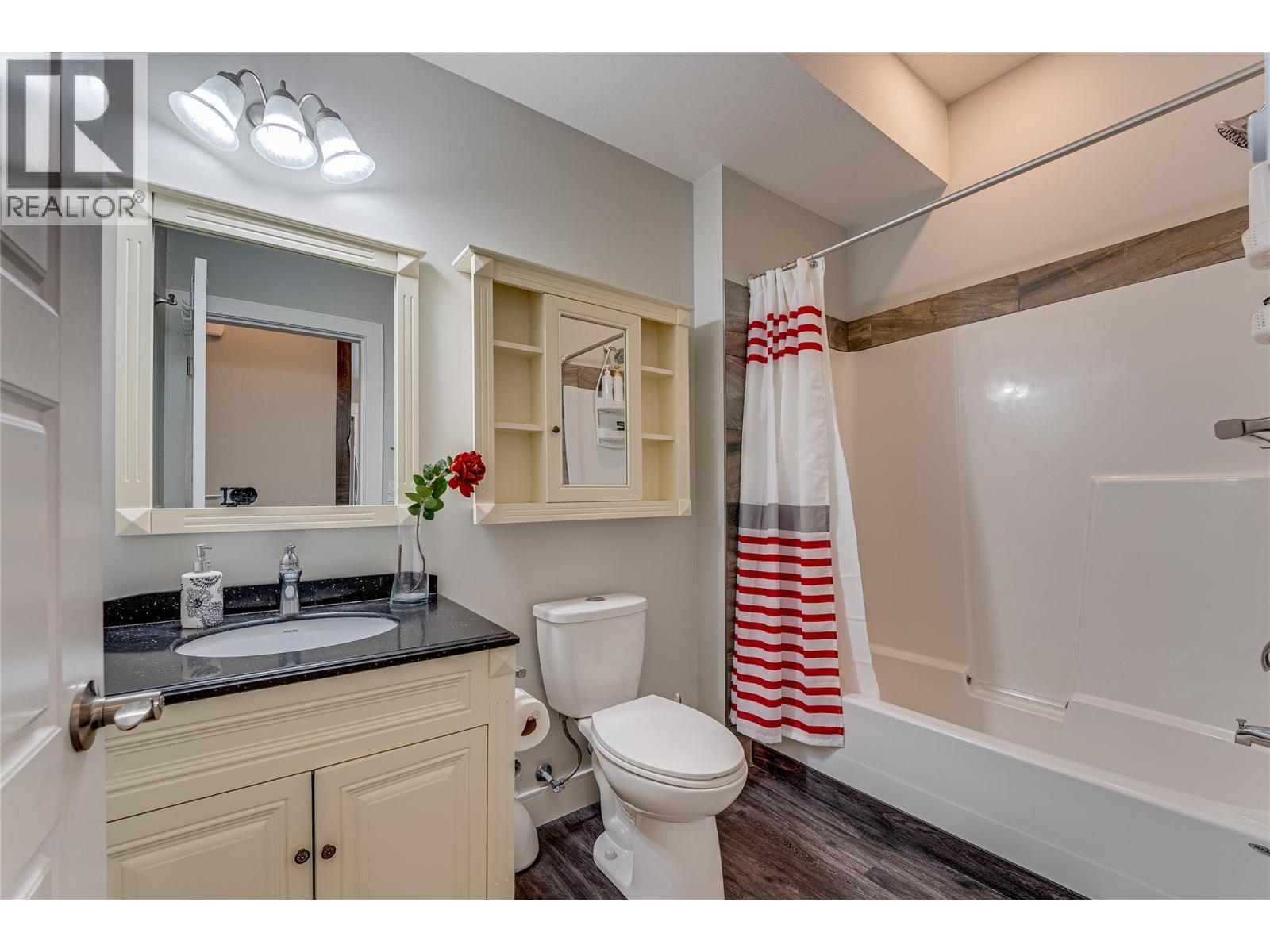 7429 Sun Peaks Drive, Vernon, BC - Indoor Photo Showing Bathroom