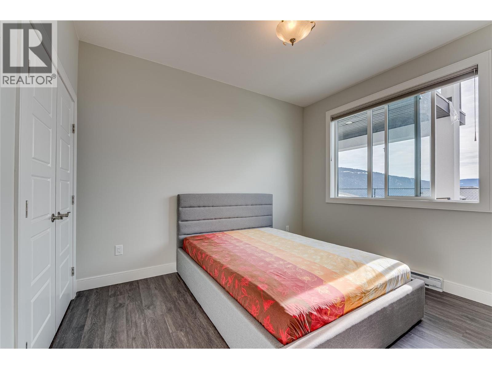 7429 Sun Peaks Drive, Vernon, BC - Indoor Photo Showing Bedroom