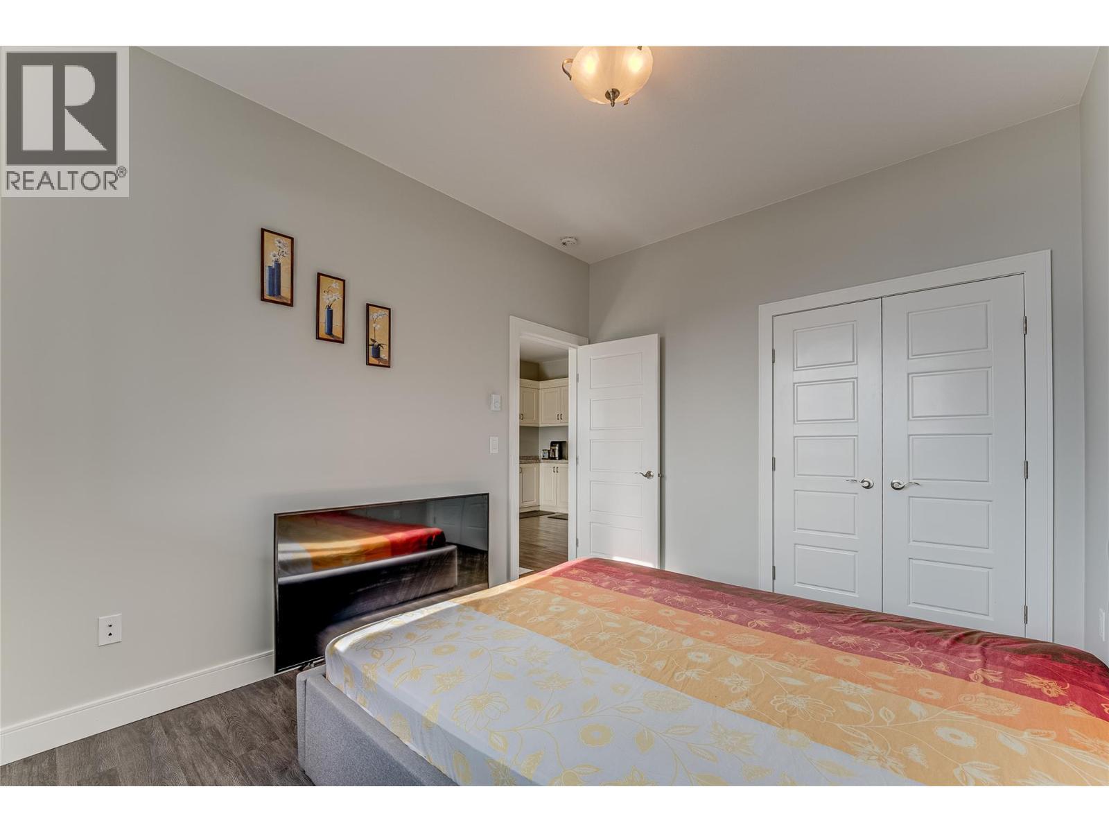 7429 Sun Peaks Drive, Vernon, BC - Indoor Photo Showing Bedroom