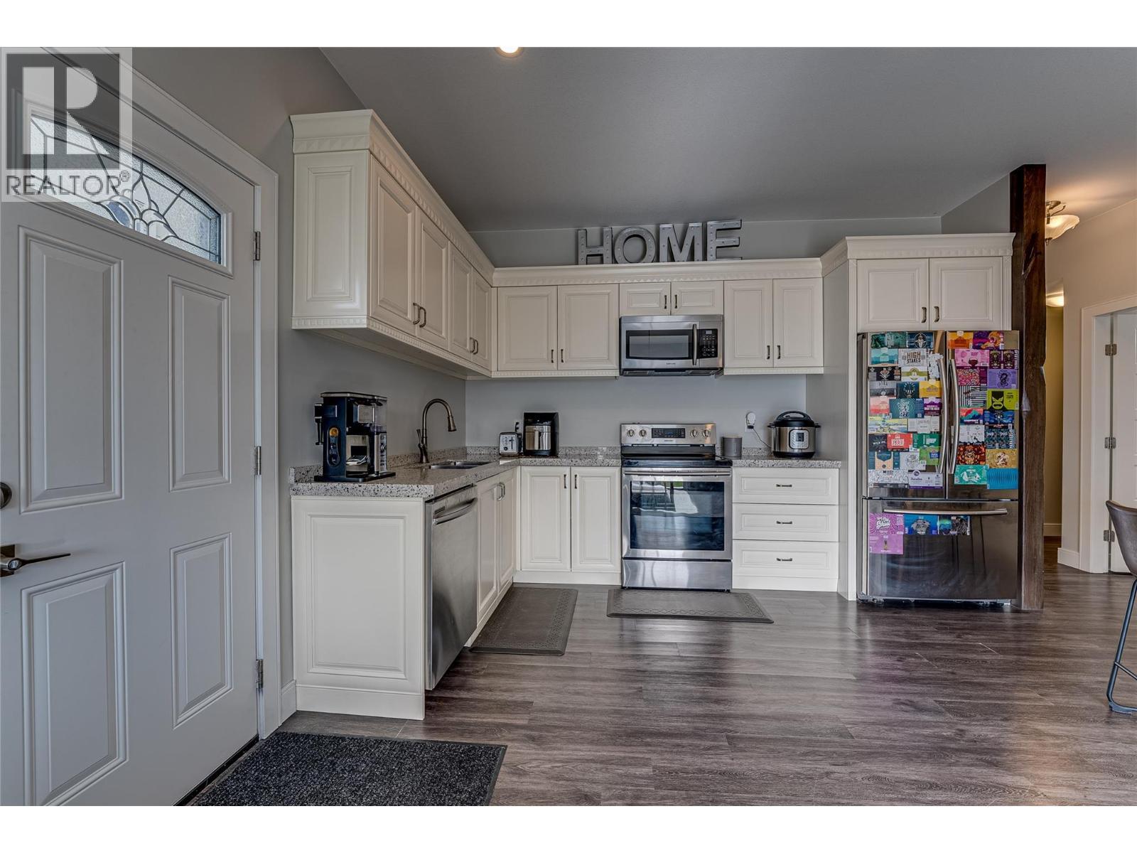 7429 Sun Peaks Drive, Vernon, BC - Indoor Photo Showing Kitchen