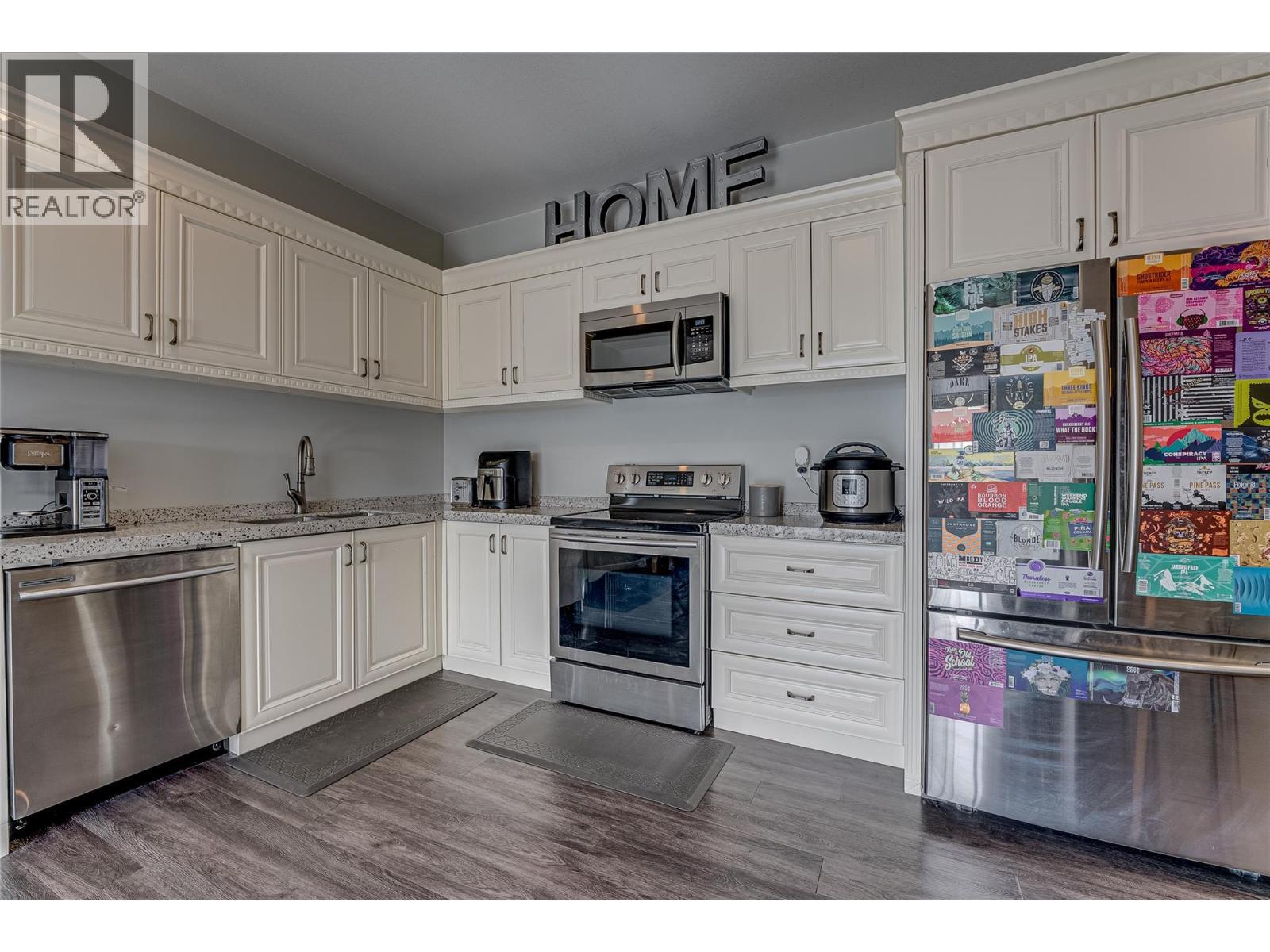 7429 Sun Peaks Drive, Vernon, BC - Indoor Photo Showing Kitchen