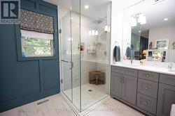 DOUBLE SINKS / HEATED FLOOR -