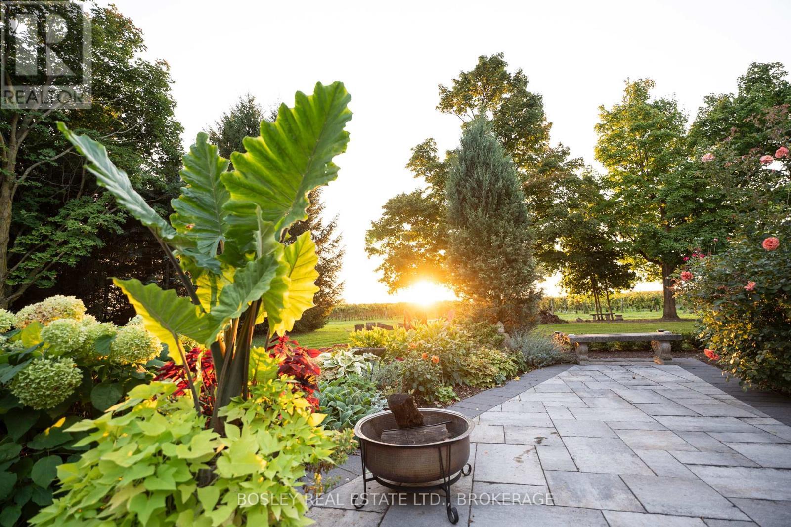 SUNSETS... ARE FABULOUS.. - 14796 Niagara River Parkway, Niagara-On-The-Lake (Rural), ON - Outdoor