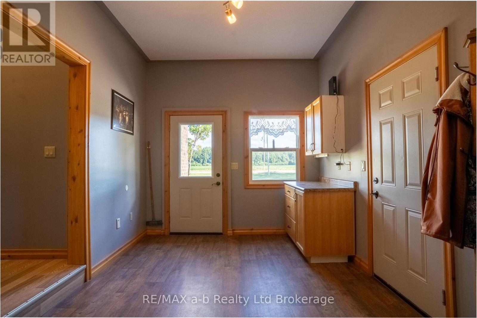 324500 Mount Elgin Road, South-West Oxford, ON - Indoor Photo Showing Other Room