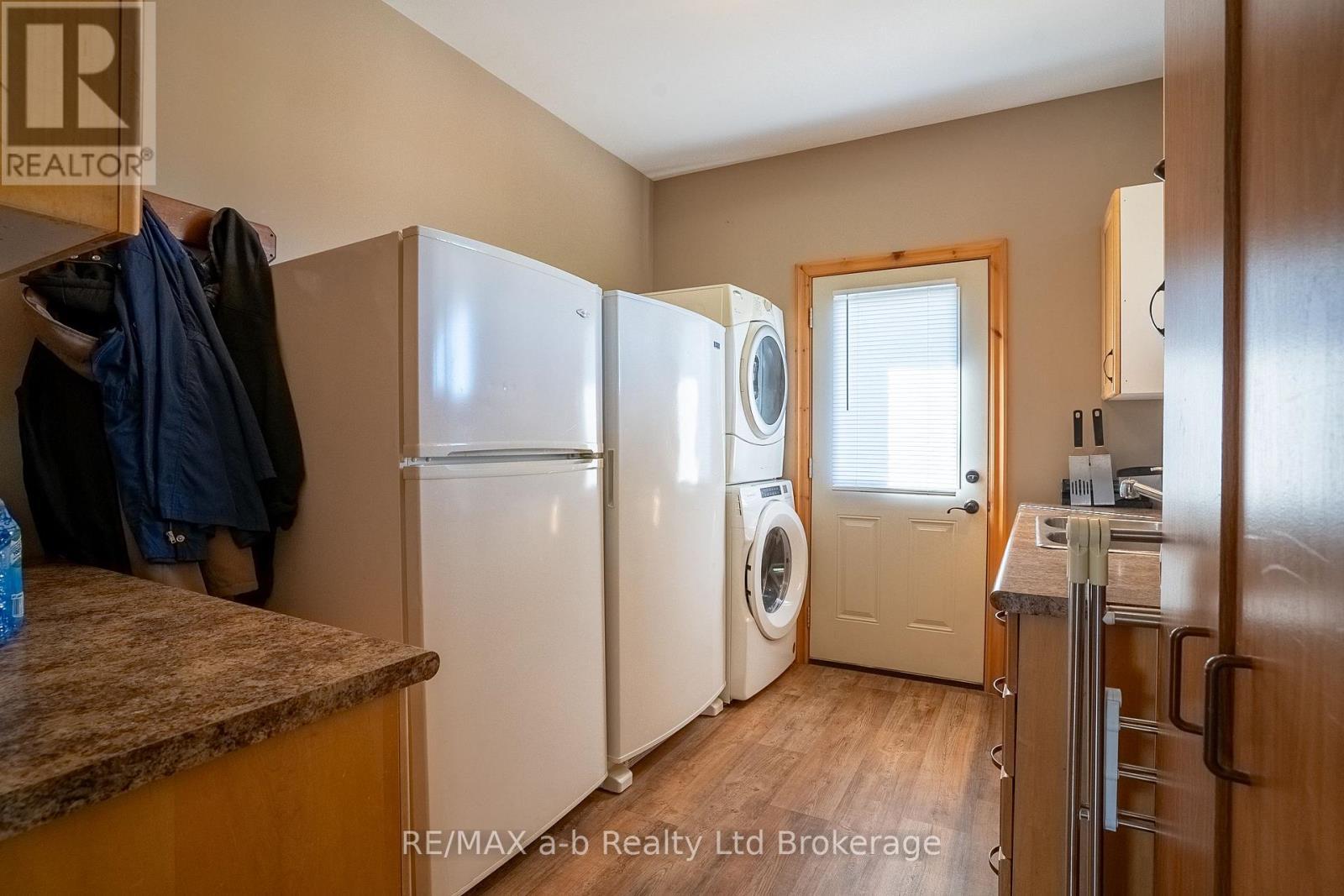 324500 Mount Elgin Road, South-West Oxford, ON - Indoor Photo Showing Laundry Room