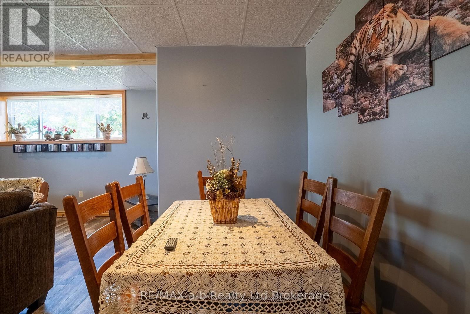 324500 Mount Elgin Road, South-West Oxford, ON - Indoor Photo Showing Dining Room