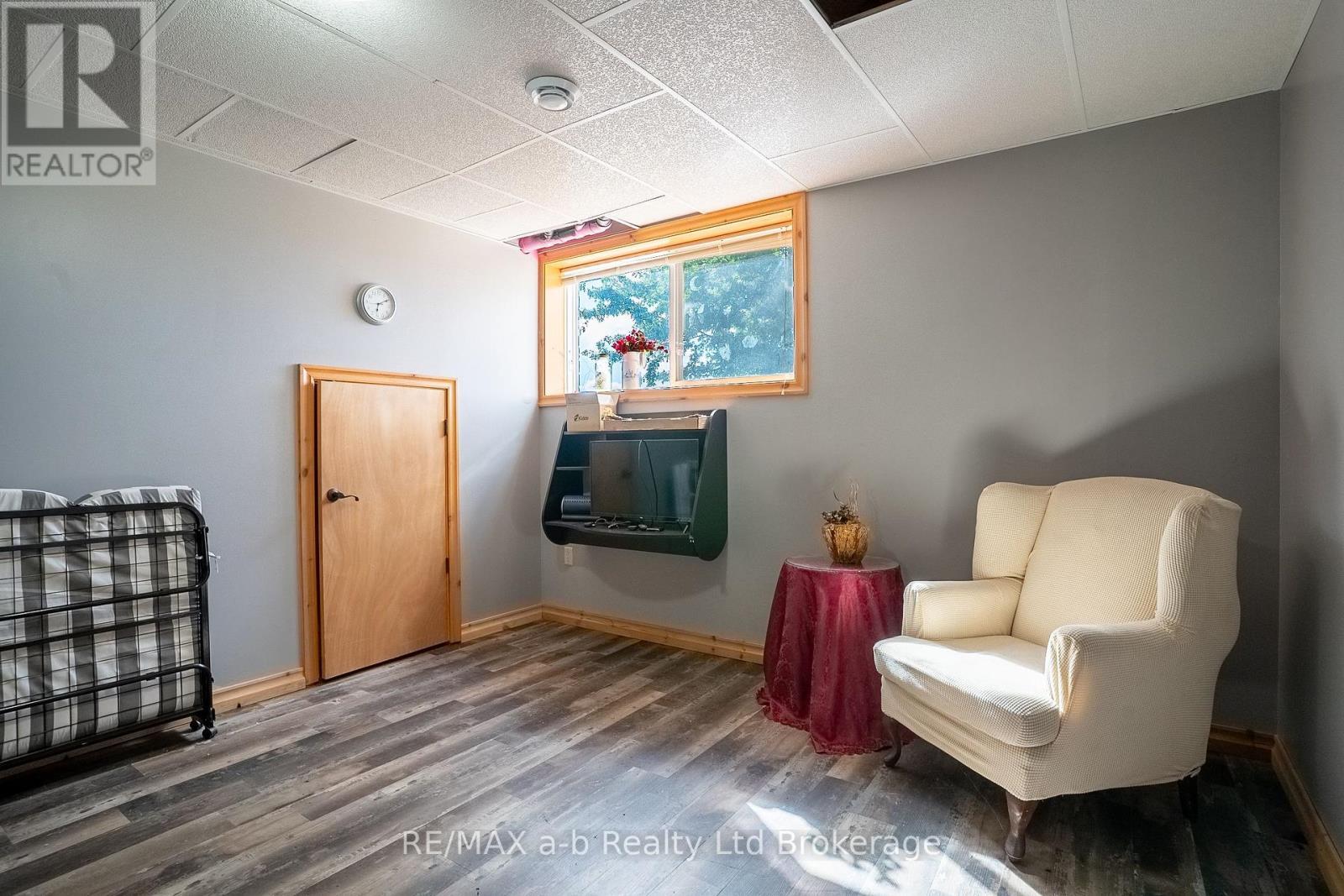 324500 Mount Elgin Road, South-West Oxford, ON - Indoor Photo Showing Other Room