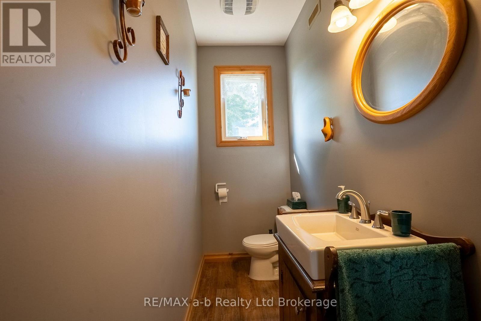 324500 Mount Elgin Road, South-West Oxford, ON - Indoor Photo Showing Bathroom