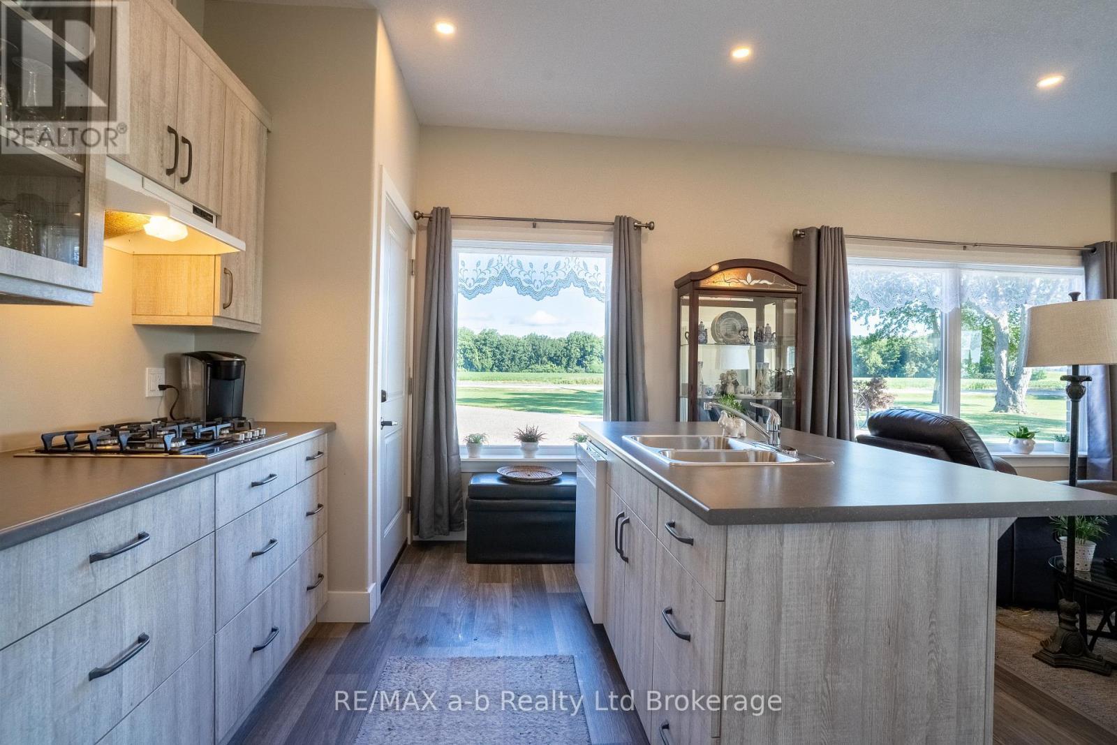 324500 Mount Elgin Road, South-West Oxford, ON - Indoor Photo Showing Kitchen With Double Sink