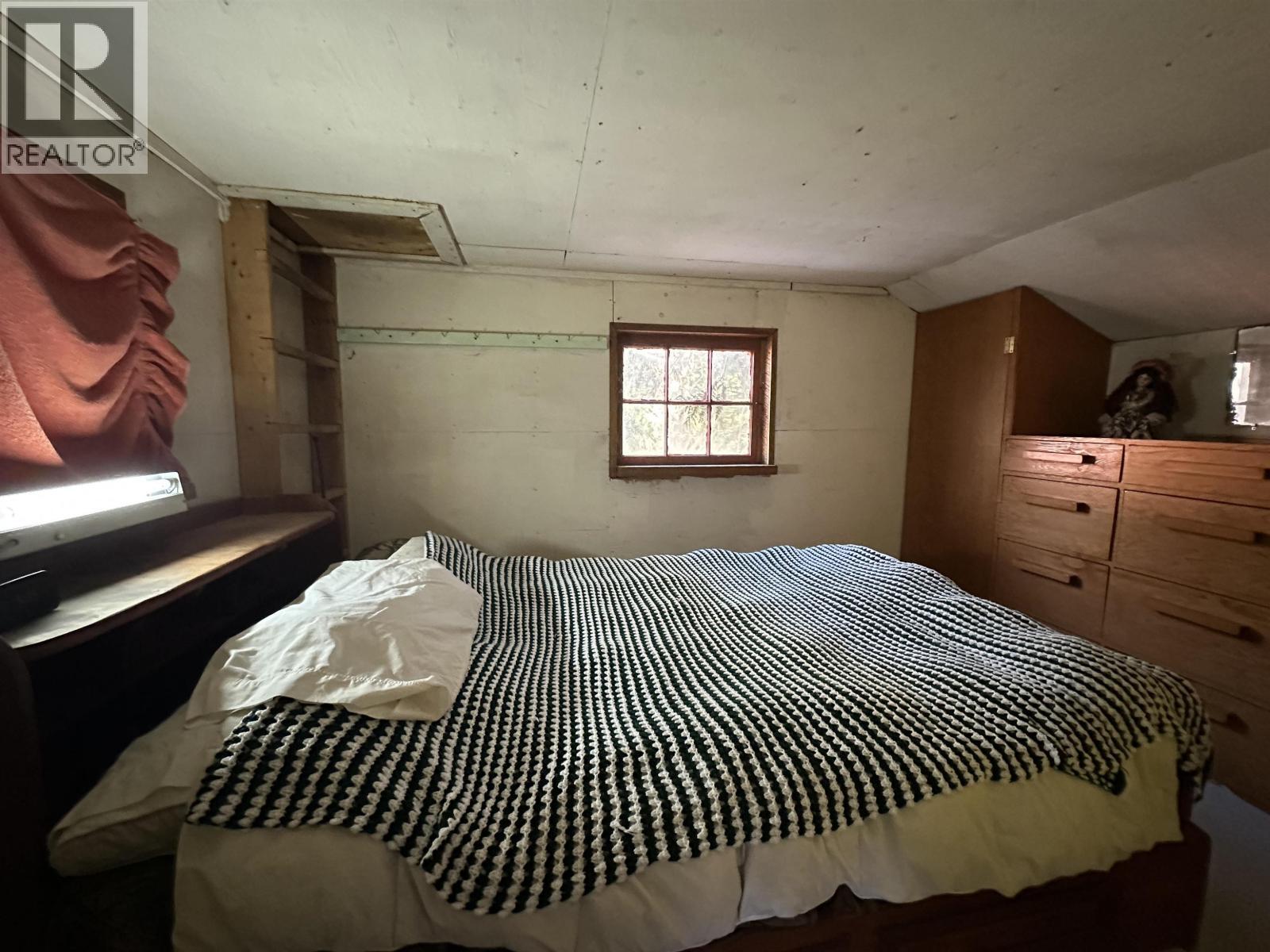 6390 Keithley Creek Road, Likely, BC - Indoor Photo Showing Bedroom