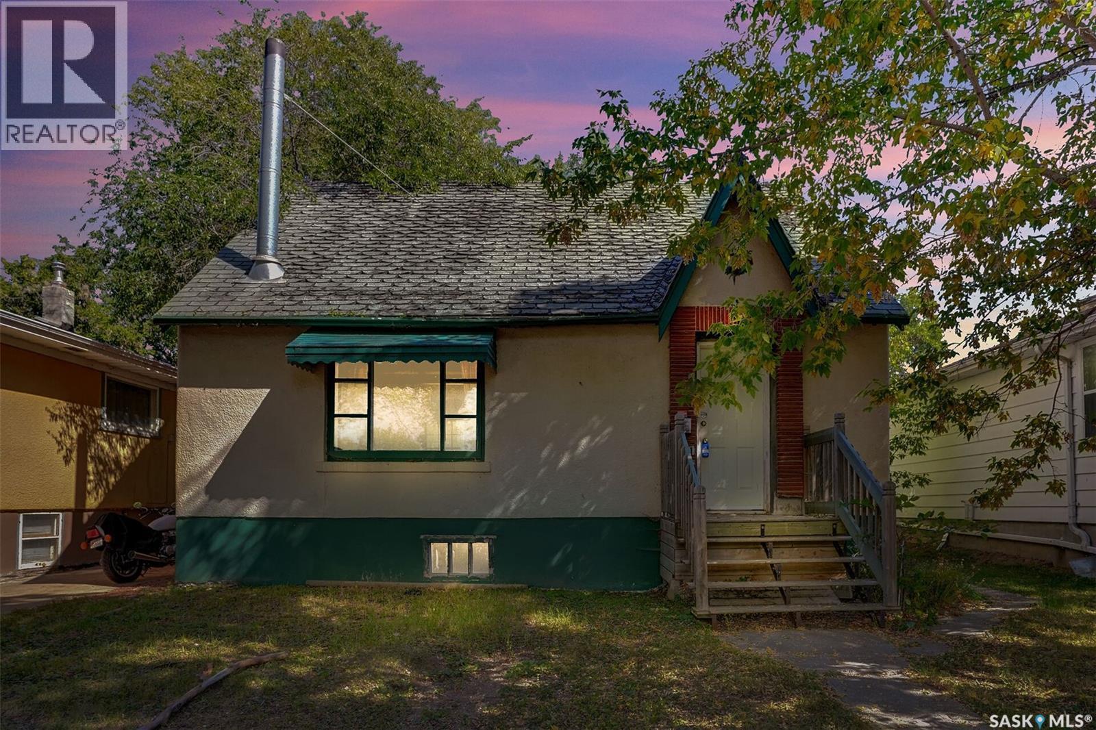 2761 Atkinson Street, Regina, SK - Outdoor