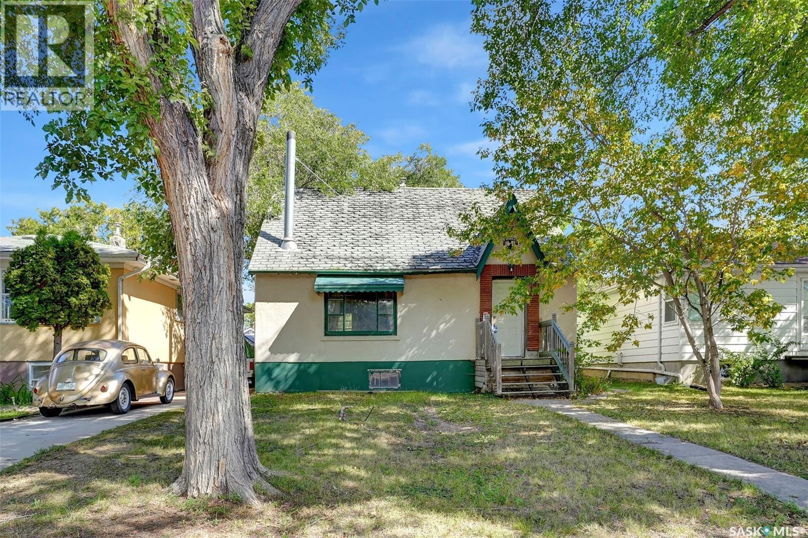 2761 Atkinson Street, Regina, SK - Outdoor